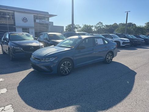 Used 2025 Volkswagen Jetta Sport FWD image 3
