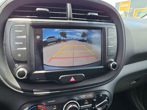 Used 2023 Kia Soul LX w/ LX Technology Package FWD image 21