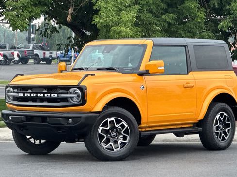 Certified 2022 Ford Bronco Outer Banks AWD/4WD image 1