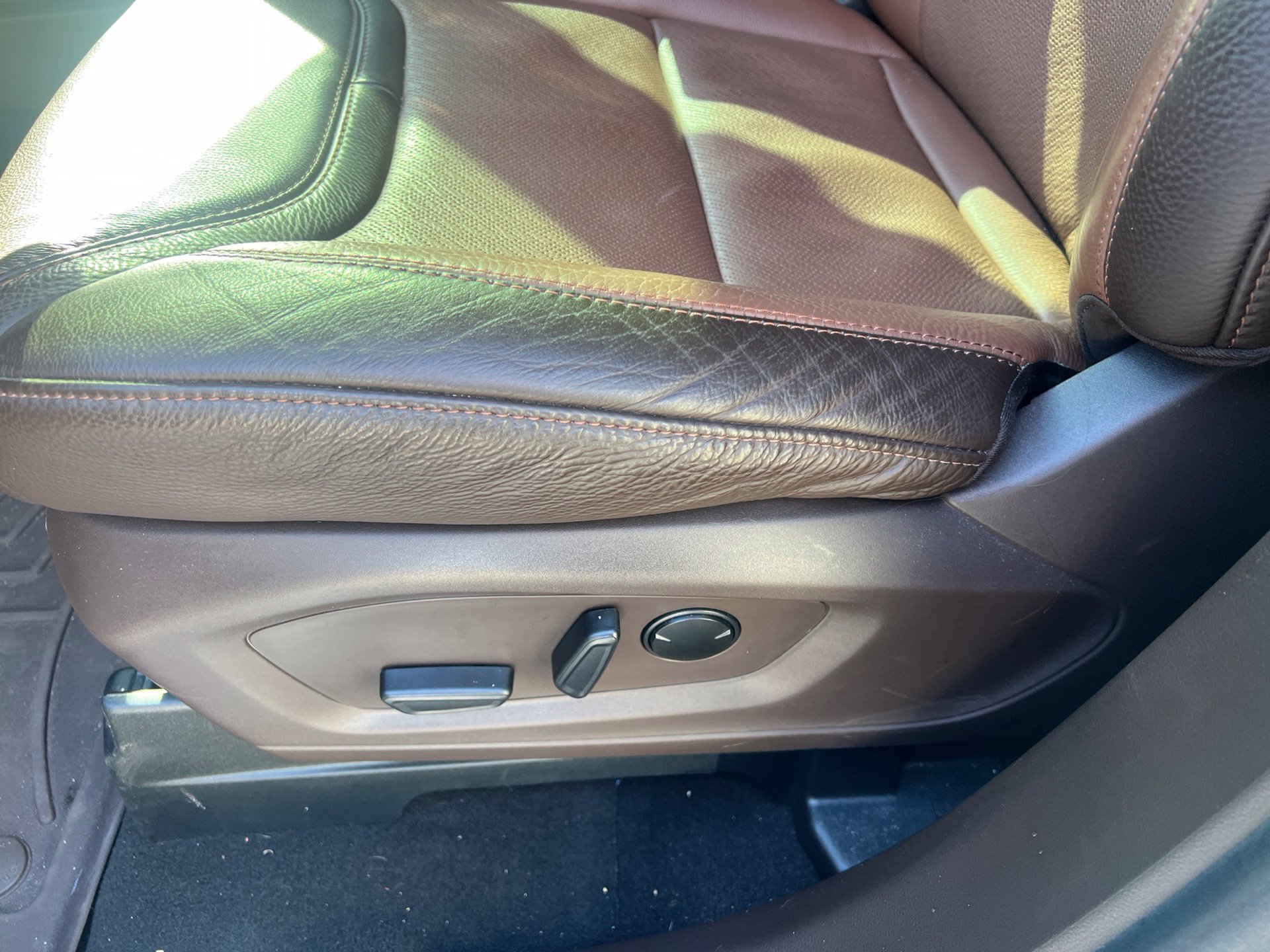 Used 2024 Ford Explorer King Ranch w/ Technology Package RWD image 15