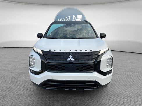 New 2025 Mitsubishi Outlander Base image 2