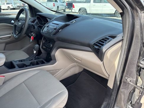 Used 2017 Ford Escape SE image 48