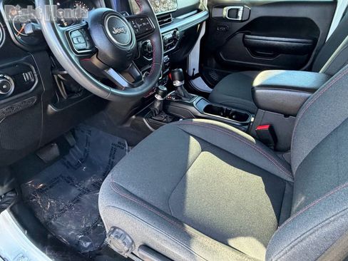 Used 2024 Jeep Wrangler Rubicon image 18