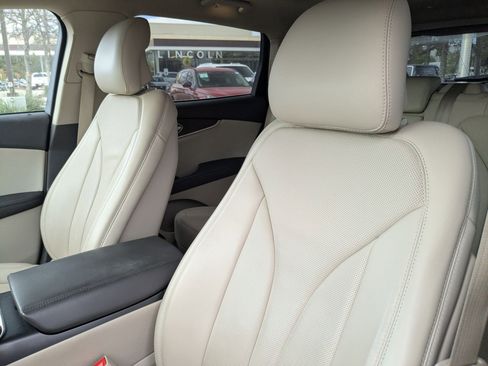 Used 2019 Lincoln Nautilus Reserve image 12