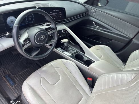 Used 2023 Hyundai Elantra Limited image 17