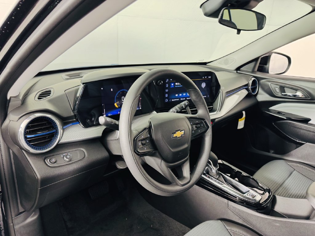 Used 2026 Chevrolet Trax LT FWD image 9