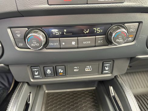 Used 2022 Nissan Frontier PRO-4X w/ Pro-4X Premium Package image 18