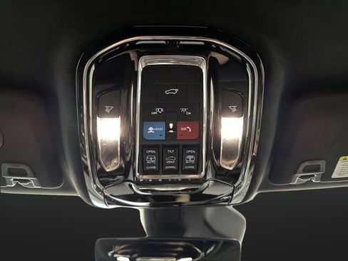 Used 2025 Jeep Grand Cherokee Summit w/ Obsidian Package image 27