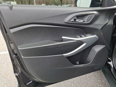 Certified 2025 Chevrolet Trax RS w/ Driver Confidence Package image 12