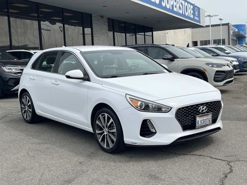 Used 2018 Hyundai Elantra GT FWD image 25
