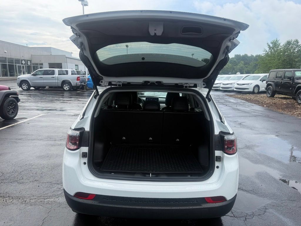 Certified 2022 Jeep Compass Latitude AWD/4WD image 41