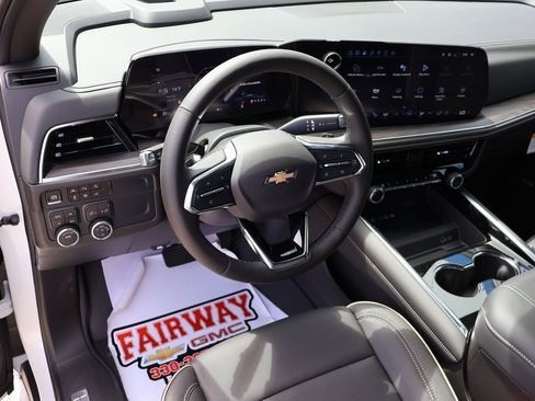 New 2025 Chevrolet Suburban Premier image 27