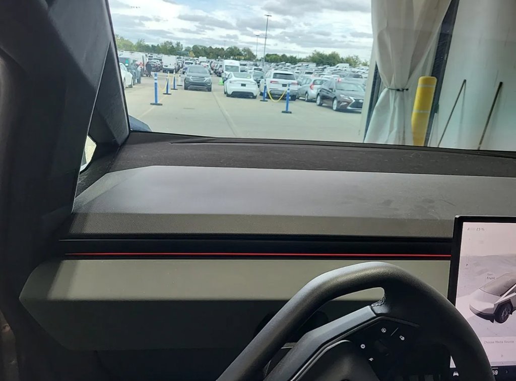 Used 2024 Tesla Cybertruck AWD Crew Cab image 3