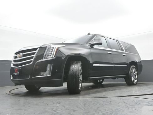 Used 2020 Cadillac Escalade ESV Premium Luxury image 30