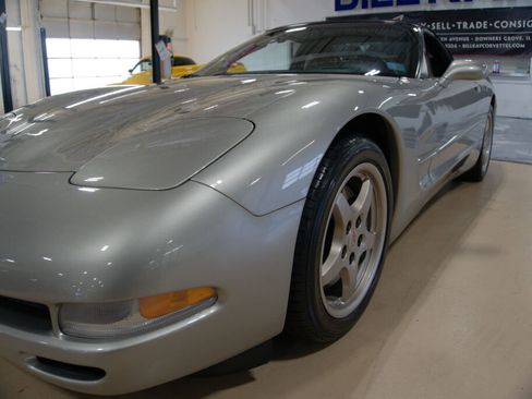 Used 2001 Chevrolet Corvette Convertible w/ Preferred Equipment Group2 image 12