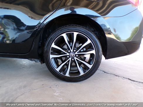 Used 2017 Toyota Corolla SE FWD image 33
