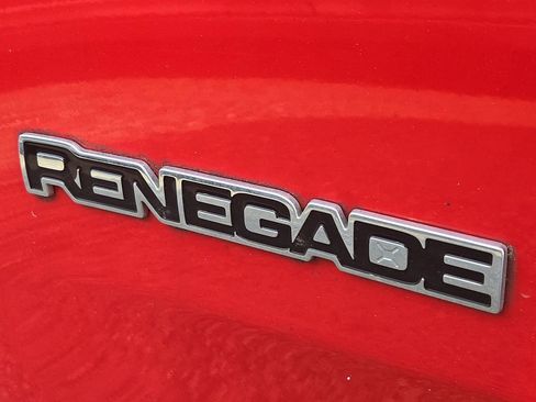 Used 2021 Jeep Renegade Latitude w/ Luxury Group I image 10