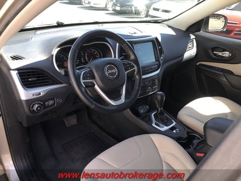 Used 2015 Jeep Cherokee Latitude w/ Comfort/Convenience Group image 10