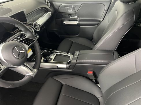 New 2025 Mercedes-Benz GLB 250 4MATIC image 4