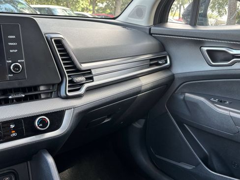 Used 2025 Kia Sportage LX FWD image 33
