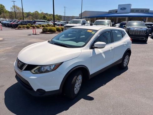 Used 2018 Nissan Rogue Sport S image 11