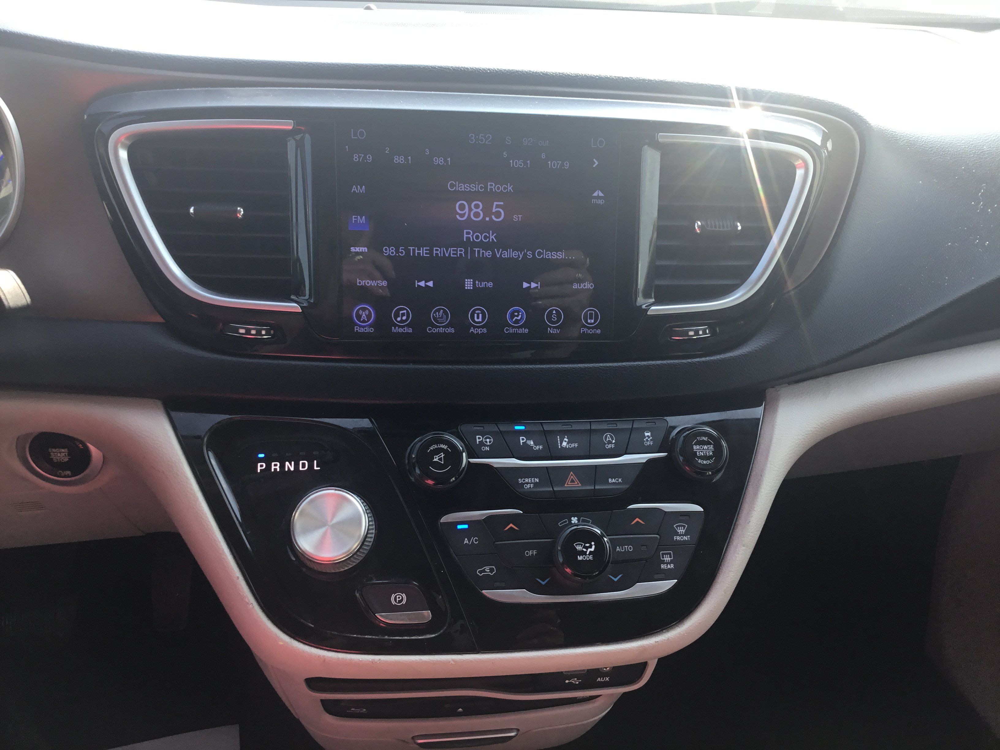 Used 2017 Chrysler Pacifica Touring-L Plus w/ Advanced Safetytec Group FWD image 18