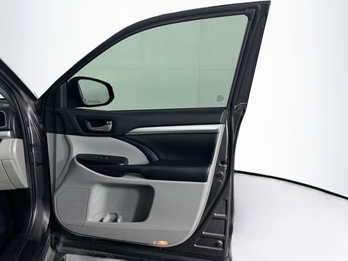 Used 2019 Toyota Highlander XLE image 35