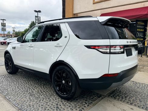 Used 2018 Land Rover Discovery SE image 7