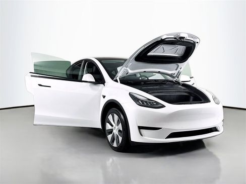 Used 2021 Tesla Model Y Standard Range image 35