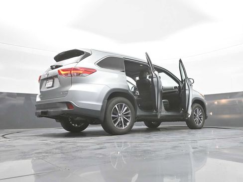 Used 2017 Toyota Highlander XLE AWD/4WD image 51