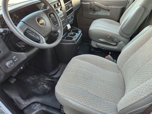 Used 2025 Chevrolet Express 3500 w/ Power Convenience Package image 5
