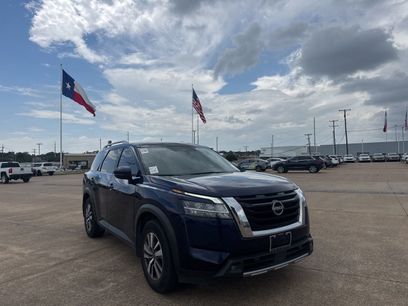 Certified 2022 Nissan Pathfinder SL w/ Lighting Package (N92)