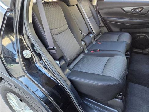 Used 2017 Nissan Rogue SV image 18