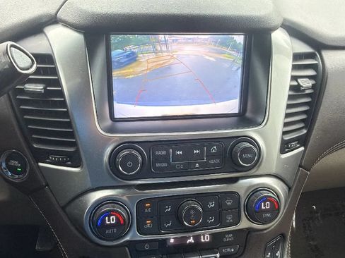 Used 2019 Chevrolet Suburban LT w/ Luxury Package AWD/4WD image 18