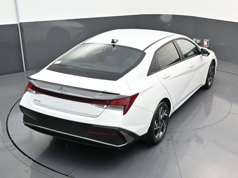 Certified 2025 Hyundai Elantra Sport image 15