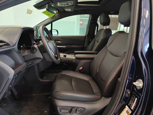 Used 2023 Toyota Sienna XSE w/ XSE Plus Package AWD/4WD image 11