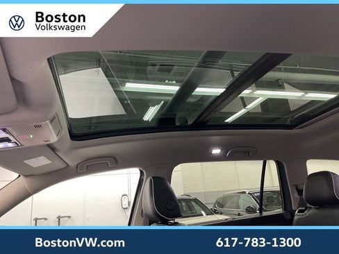 Used 2025 Volkswagen Atlas SEL Premium R-Line image 27