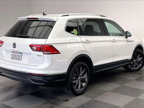 Used 2023 Volkswagen Tiguan SE AWD/4WD image 13