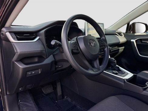 Used 2025 Toyota RAV4 XLE AWD/4WD image 10