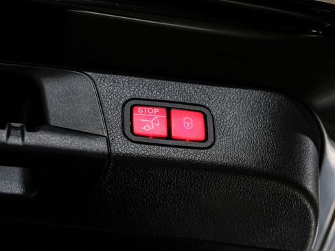 Used 2024 Mercedes-Benz GLB 250 w/ Exclusive Package image 55