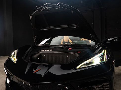 Used 2023 Chevrolet Corvette Stingray Premium Cpe w/ Engine Appearance Package RWD image 11