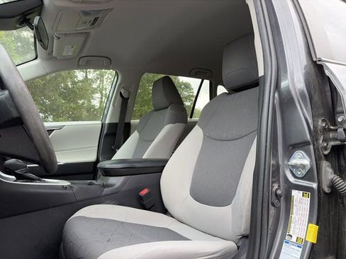 Used 2021 Toyota RAV4 XLE image 12