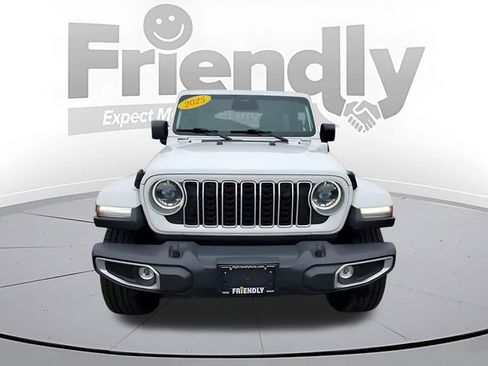 Used 2025 Jeep Wrangler Unlimited Sahara AWD/4WD image 8