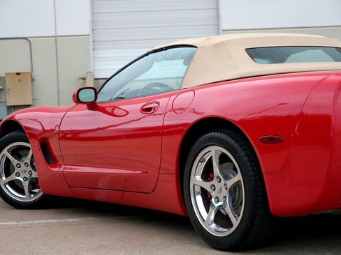 Used 2004 Chevrolet Corvette Convertible w/ Preferred Equipment Group RWD image 32