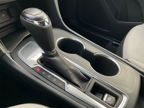 Used 2020 Chevrolet Equinox LT image 30