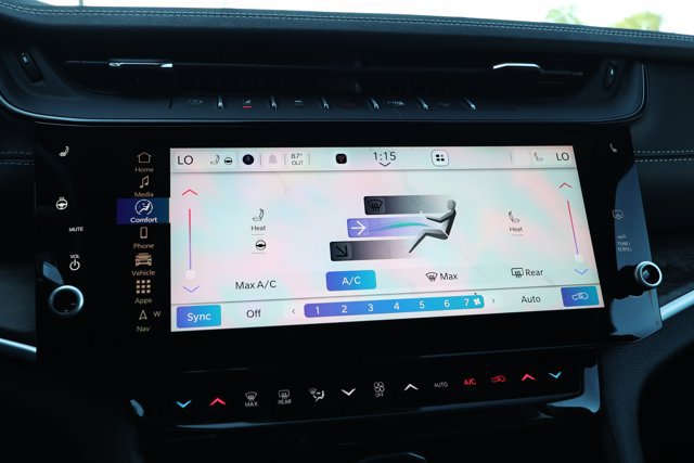 New 2027 Jeep Grand Cherokee Limited RWD image 17