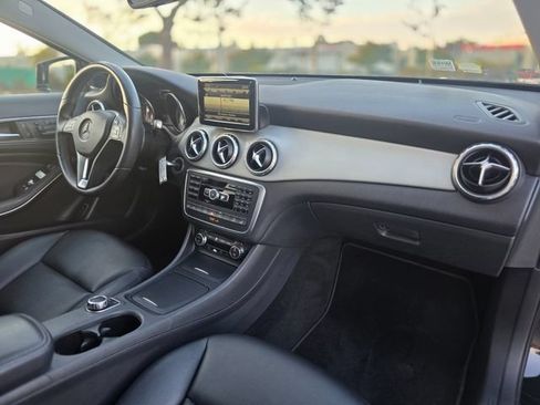 Used 2015 Mercedes-Benz GLA 250 4MATIC image 37