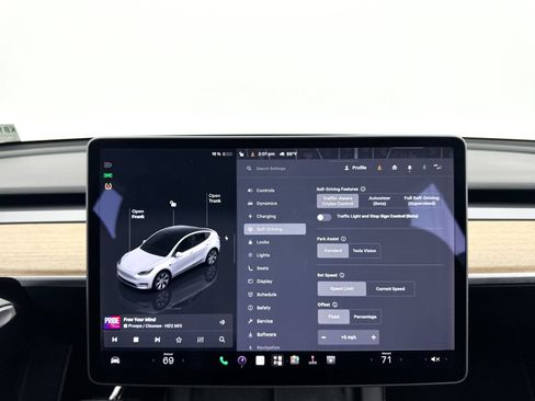 Used 2022 Tesla Model Y Long Range AWD/4WD image 8