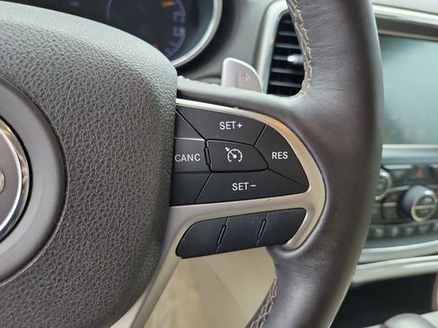 Used 2017 Jeep Grand Cherokee Overland image 21