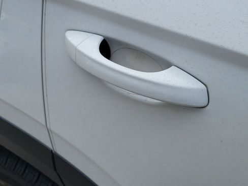 Used 2023 Volkswagen Taos SE w/ Panoramic Sunroof Package image 12